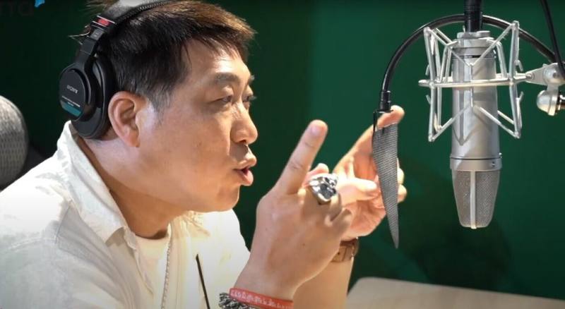 東吳大學與台北市配音人員職業工會合作規劃一系列「聲音魔法學苑」講座，邀請多名配音聲優開課，帶領學生領略聲音魔法。圖為台北市配音人員職業工會理事長曹冀魯（東吳大學提供）