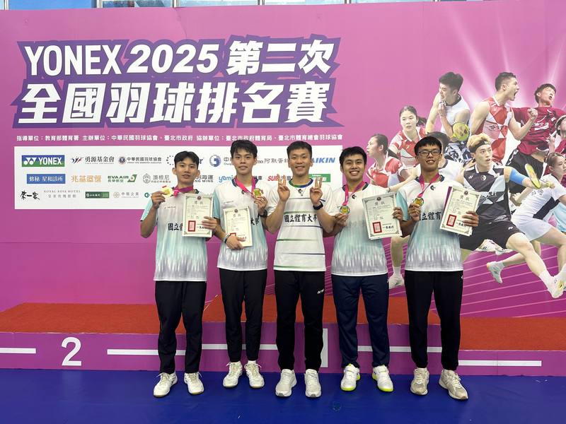 Newly-appointed Sports Minister Lee Yang (center of the image) CNA file photo