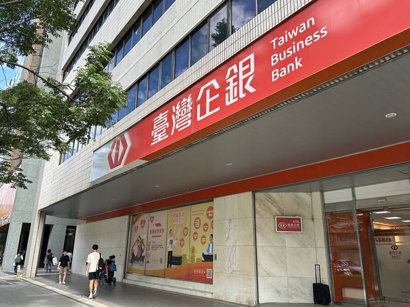 台企銀打造金融友善分行，金管會27日協同財政部、衛福部前往視察台企銀復興分行。台企銀表示，將以復興分行作為示範點，把友善措施推廣到其他分行。圖為位在台北市大安區的台企銀復興分行外觀
