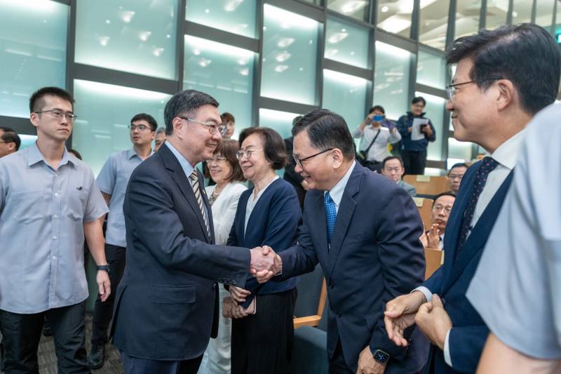 行政院長卓榮泰出席「信託業推動信託2.0 計畫評鑑」第4期頒獎典禮暨研討會