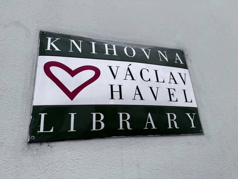 哈維爾人權獎以已故捷克前總統哈維爾命名，藉以紀念這位反極權鬥士、1989年絲絨革命領袖。圖為哈維爾圖書館