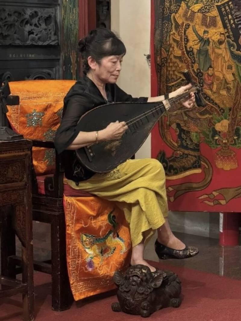 南管音樂是台灣極具代表性傳統表演藝術，台南市文化資產管理處日前公告認定南管藝師陳進財、黃美美（圖）為南管音樂保存者（台南市政府提供）