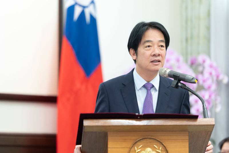 President Lai addresses a delegation from the Inter-Parliamentary Alliance on China.