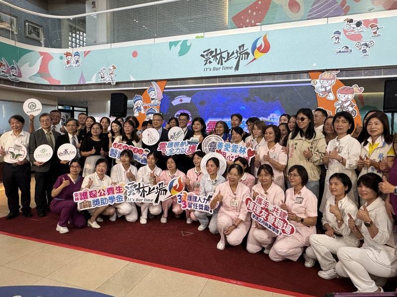 雲林縣衛生局27日舉辦「雲林縣護理人力充實計畫」記者會，縣府會中與中南部11家護理專科院校簽訂「雲林縣護理人力培育策略聯盟」，並與縣內6大責任醫院共同宣布雲林縣護理人員留任獎勵、人才培育計畫9月上路