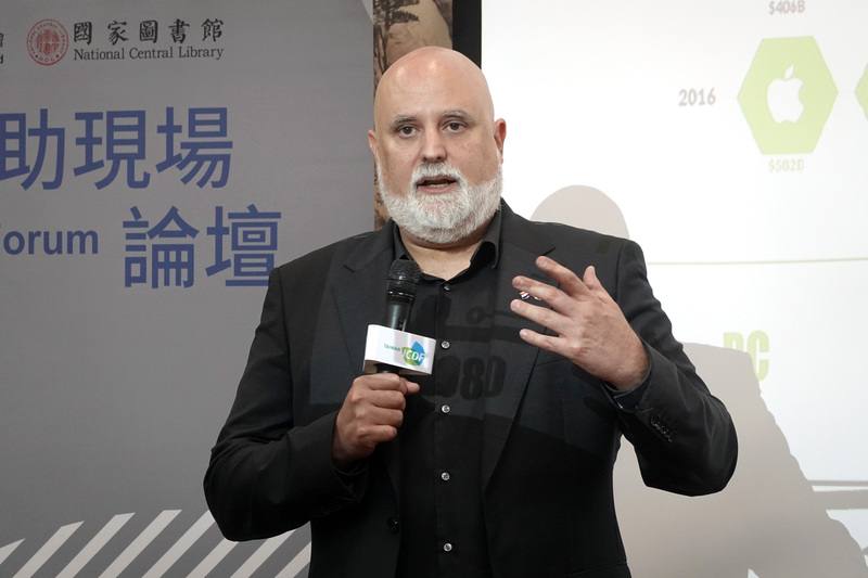 國合會28日舉辦「2025年第2屆國際開發援助現場論壇」，丹麥哥本哈根大學生醫創新法律高等研究中心（CeBIL）副教授克瑞里斯（Marcelo Corrales Compagnucci） 以「建構具倫理與可信賴之人工智慧：邁向智慧醫療的未來」為題發表演說