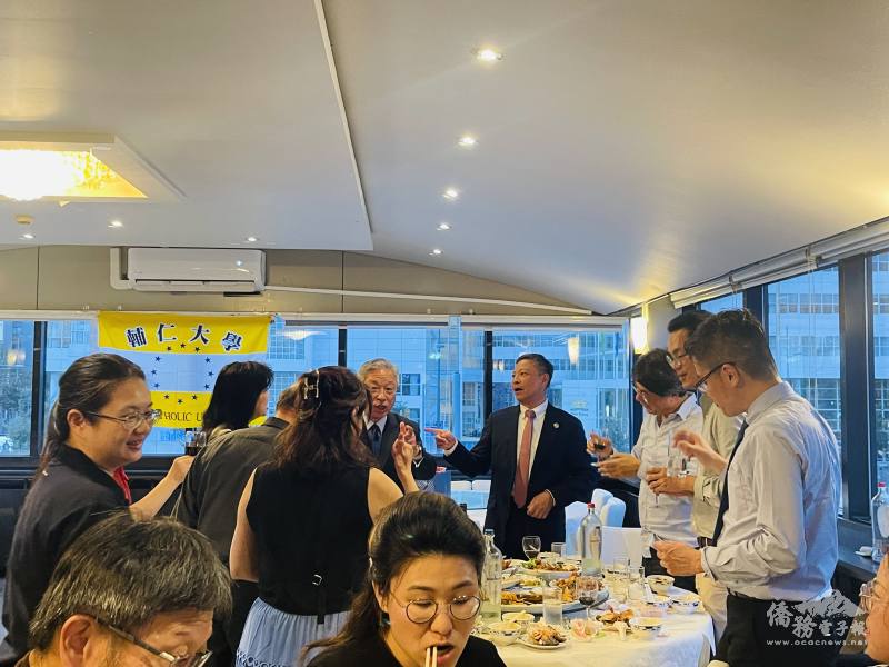 來自馬斯垂克、鹿特丹、阿姆斯多芬及海牙各地校友齊聚一堂把酒言歡