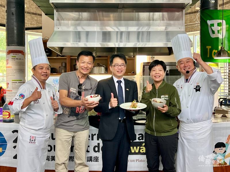 貴賓合影，左起為詹志強、田納西納城台灣同鄉會會長連育德、亞特蘭大文教中心主任閻樹榮、無任所大使劉柏君、潘岱儒