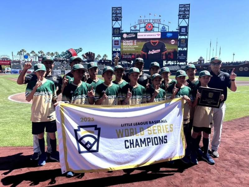 東園國小少棒隊28日受邀到MLB巨人隊球場，受到球隊熱情歡迎（北美台灣一級棒聯盟提供）