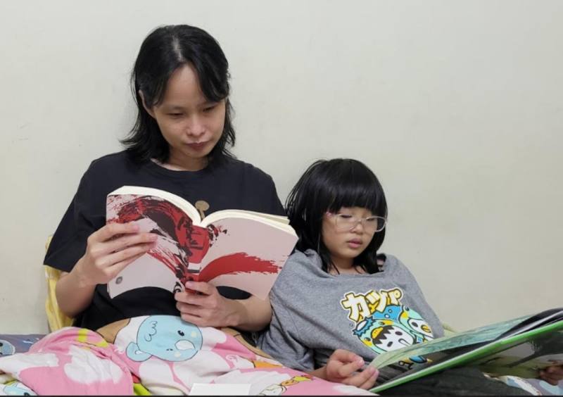 花蓮縣稻香國小家長與孩子在家共享親子共讀幸福時光