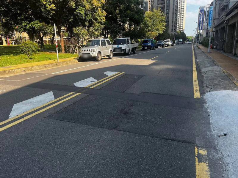 新竹縣政府向中央爭取「提升道路品質計畫2.0」補助，獲內政部核定新台幣2億7108多萬元，將針對12個鄉鎮市道路進行鋪面翻修、危險路口改善與排水設施等工程，提升道路通行品質。（新竹縣政府提供）