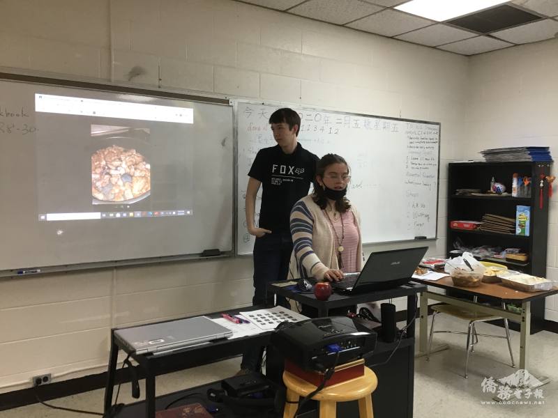 我的學生們每學期必須做亞洲專題報告