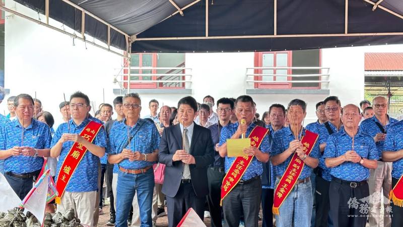 越南平陽省巧聖廟舉行中元普渡團拜，典禮遵循古禮，莊嚴隆重