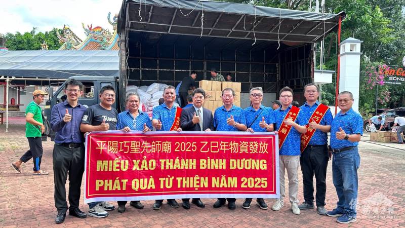 供品兼施生活物資，普施眾善