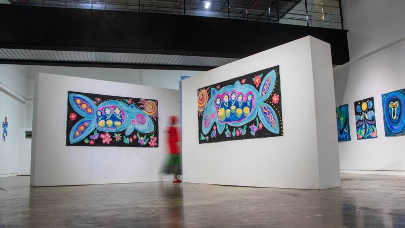 台灣藝術家黃馨透過在韓國釜山虹梯藝術中心的駐村計畫，研究、體驗海女文化，創作探索女性與自然關係的藝術作品。（廖崇凱攝影、黃馨提供）