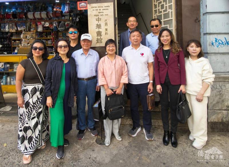 徐佳青一行與胡雲光、郭文豪等人合影於里約中華會館