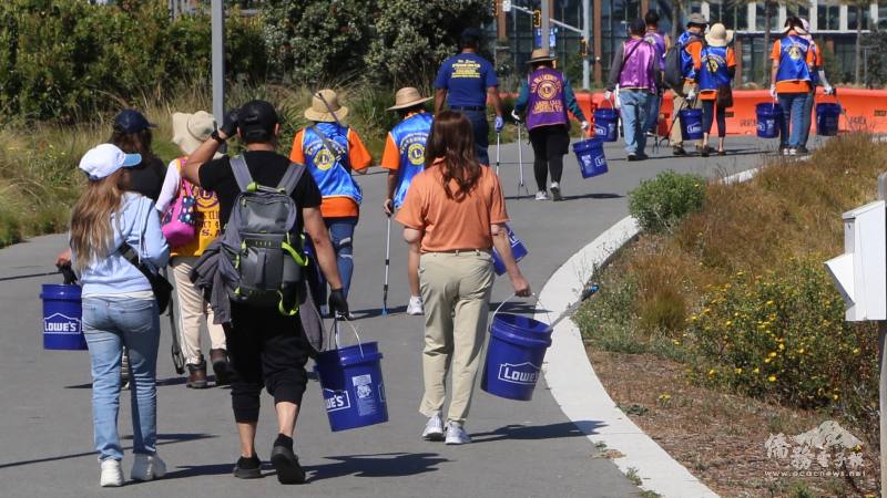 獅友及家屬熱情響應淨灘公益活動。