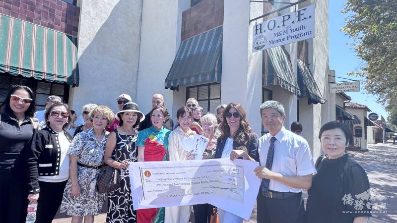 海關會30多位臺僑參訪並捐款協助弱勢單親家庭