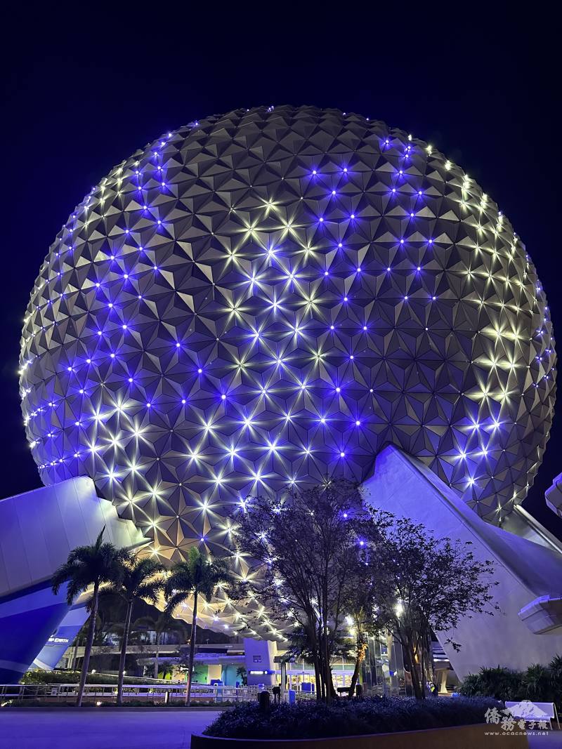 天未亮的Epcot樂園大地球燈光秀陪伴跑者集合