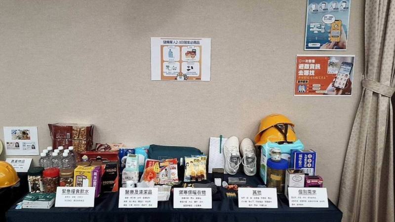 消防署災害管理組專委張榮助指出，緊急避難包準備項目囊括「緊急糧食飲水」、「醫療及清潔品」、「禦寒保暖衣物」、「貴重物品」和「其他」等，基本上以能維持3天生命的基本需求為主。（消防署提供）