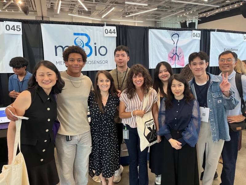 元智大學「薄膜生物感測器」團隊受邀參加美國喬治亞理工學院的年度旗艦新創盛會，與投資者、教授及創業家展開交流。（元智團隊提供）