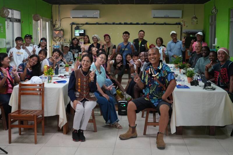 2025屏東南島文化節「Sepi夢想落地講座」30日在高士部落舉行，參與者包含致力文化實踐的在地居民以及屏東科技大學國際學生等人。