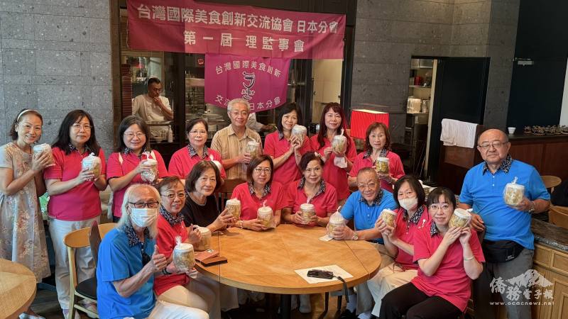 參加豆腐乳製作的會員們