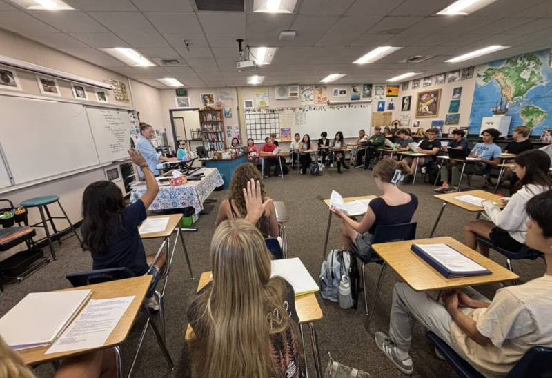 台北市教育局31日表示已完成首屆補助STEAM國際交流學生團赴美展現專題成果，計10校16名高中生通過遴選參與，驚見當地高中生獨立完成的能力，見習如何實踐創新。（台北市教育局提供）