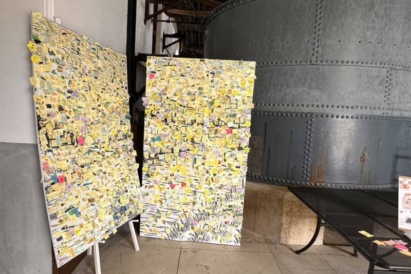 台南山上花園水道博物館舉辦微型互動展覽「你心目中的河流」，展期至31日止，供遊客張貼創作河流意象展板上累積超過3000張作品。（台南市文化局提供）