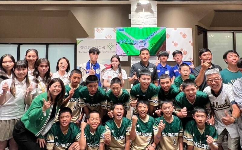 「外交小尖兵訪問團」造訪舊金山，期間見證台灣少棒在世界舞台發光發熱的丰采。（駐舊金山辦事處提供）
