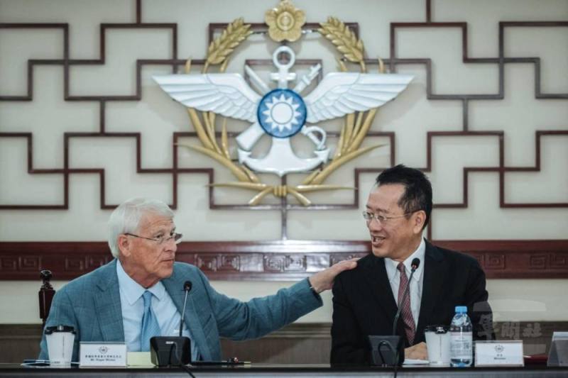 顧部長接見美國參議院軍事委員會訪團，雙方就深化臺美國防交流進行意見交換。（軍聞社記者陳彥樺攝）