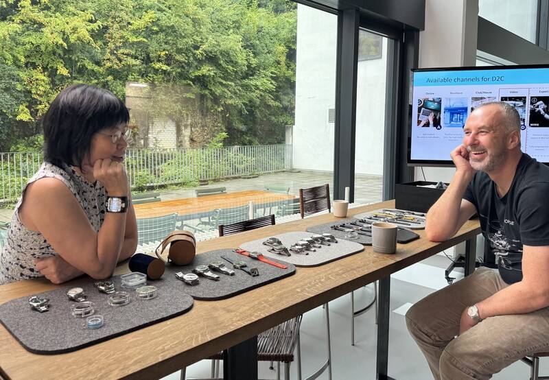 黃慈育與夫婿堅持專業，樂觀開朗，一同走過10年未曾獲利的低谷，如今在瑞士鐘錶業界異軍突起。