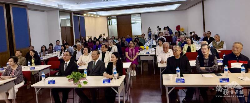 出席人員專心聆聽