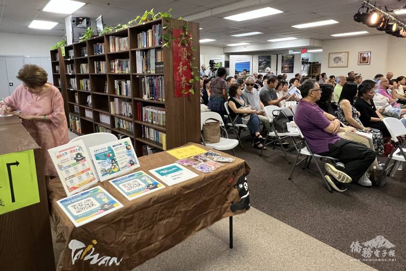 橙縣文教中心設攤，現場服務民眾申請i僑卡