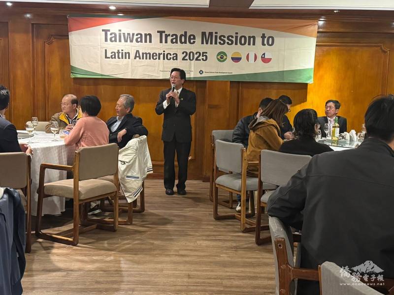 駐哥倫比亞代表處代表朱盛鴻宴請貿訪團