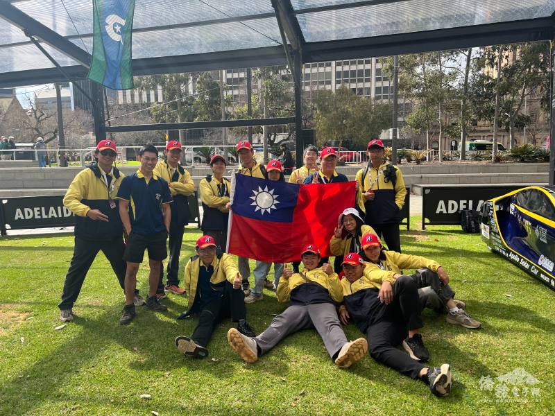 臺灣阿波羅太陽能車隊參賽團隊合照