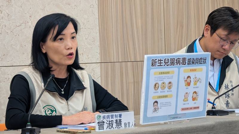 衛福部疾管署發言人曾淑慧（左）2日指出，本週各級學校開學，往年開學後腸病毒就診人次就會上升，請家長、學校注意學校防治措施，降低傳播風險