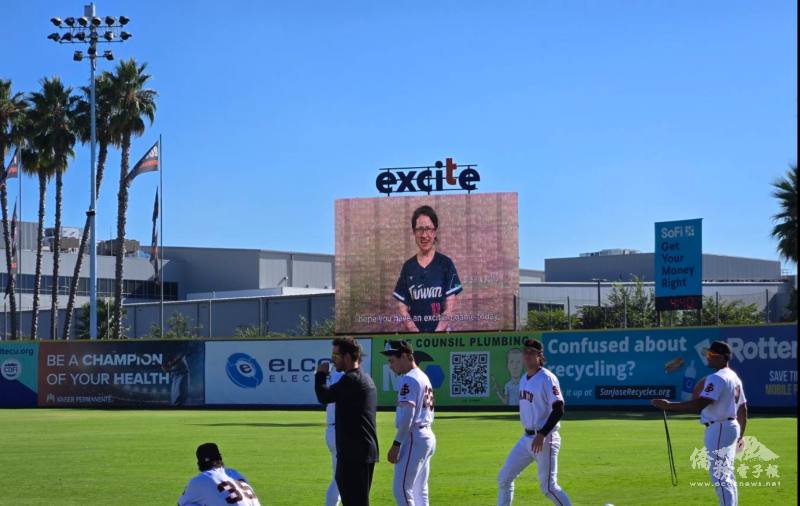 大螢幕播放副總統蕭美琴的賀詞