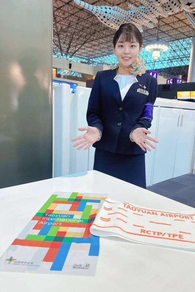 九三軍人節將至，桃園國際機場公司表示，從3日至9日止，提供軍人憑證餐飲或購物即可享9折起優惠，軍人節當天旅客出示軍人身分證與登機證，還可至第一、二航廈出境服務台兌換限量紀念品。（桃園國際機場公司提供）