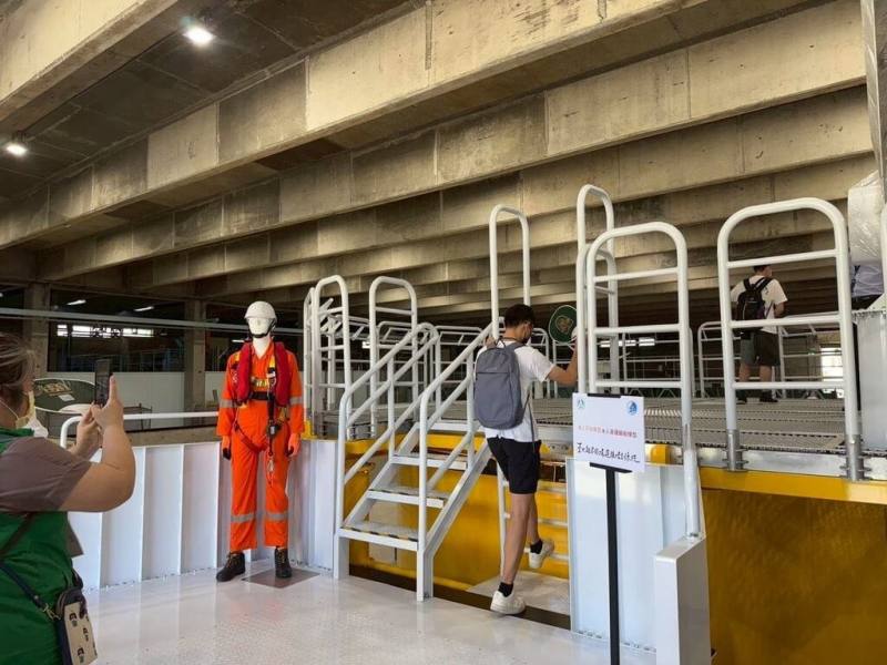 台大規劃建置離岸風電產業人才及技術培育基地，打造海上平台及登塔船舶體驗。（江茂雄提供）