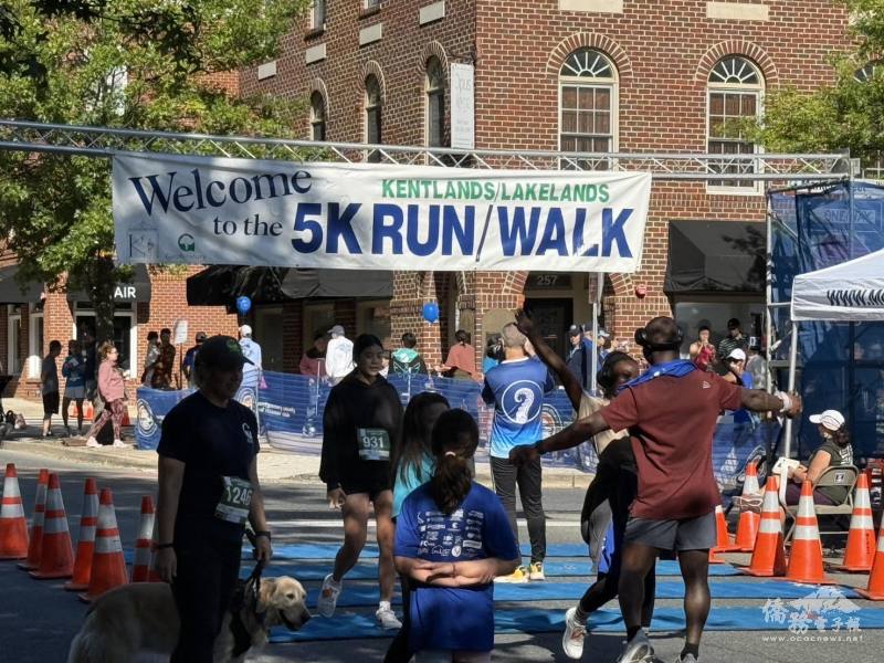 華府FASCA志工抵達路跑終點