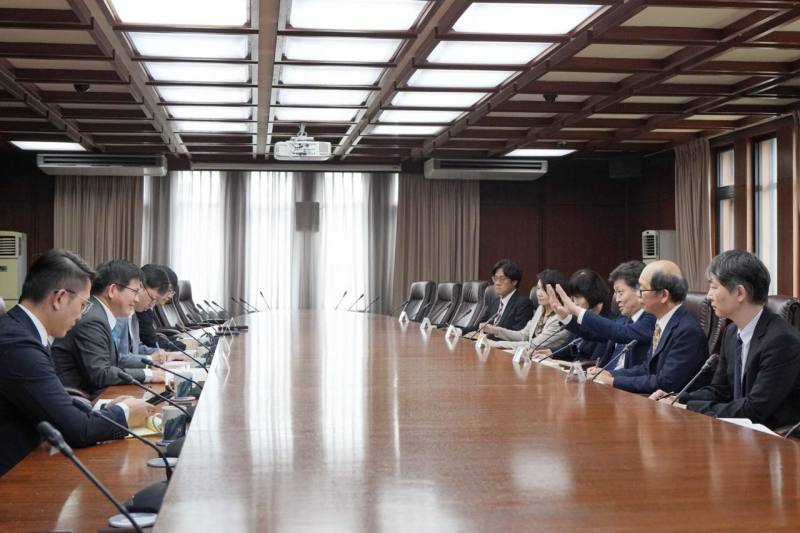 外交部長林佳龍與日本東京大學兩岸關係小組交換意見。