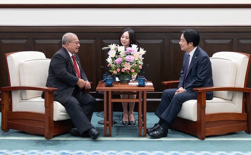 President Lai exchanges views with Tuvalu Speaker of Parliament Iakoba Taeia Italeli.