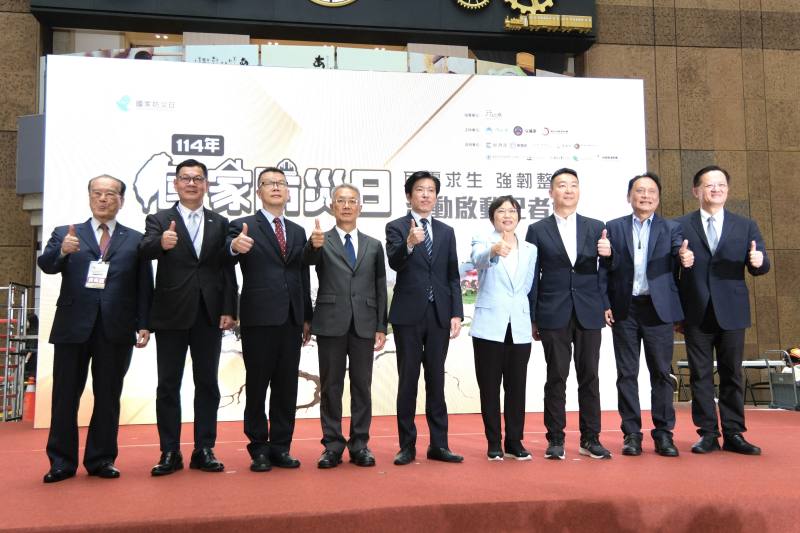 部長及與會長官合影