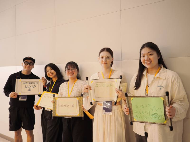 國際學生們夠透過手寫中文，傳達對故宮的印象