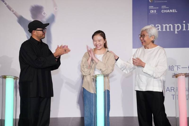 台北表演藝術中心攜手法國國家舞蹈中心推出「Camping Asia」活動將於11月舉行，策展人林人中（左起）、2023 Camping Asia參與學員林穎、北藝中心董事長王文儀共同宣告2025 Camping Asia啟動（北藝中心提供）