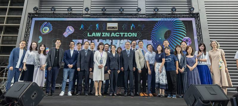 副總統與出席人員合影