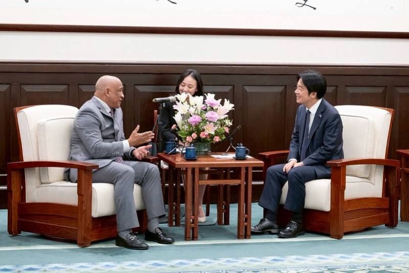 總統接見「聖露西亞副總理兼觀光、投資、創意產業、文化暨新聞部部長希瑞爾訪團」