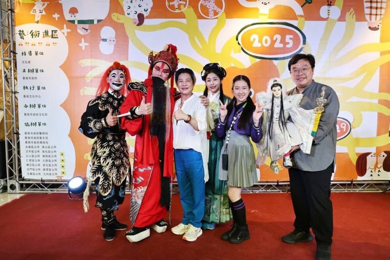 「2025藝術進區」預定9月6日登場，將由13個國內表演團隊帶來為期3個月、共14場戶外大型演出，讓台南市民親近音樂、戲劇、舞蹈與馬戲表演等（台南市政府提供）