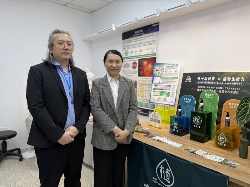 安美洛分子科技執行長李怡禛（右）致力於利用科學技術推動永續農業