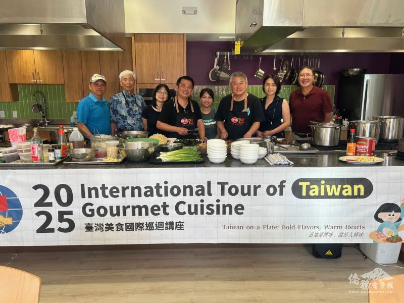 聖路易臺灣同鄉會幹部與巡迴團老師